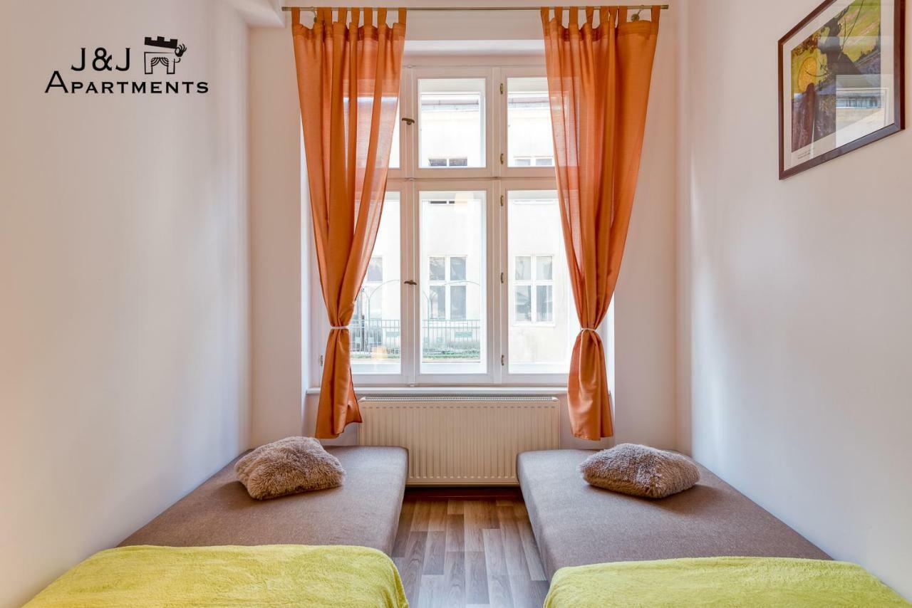 J&J Apartments Lazienna 30 - 10 Homestay *